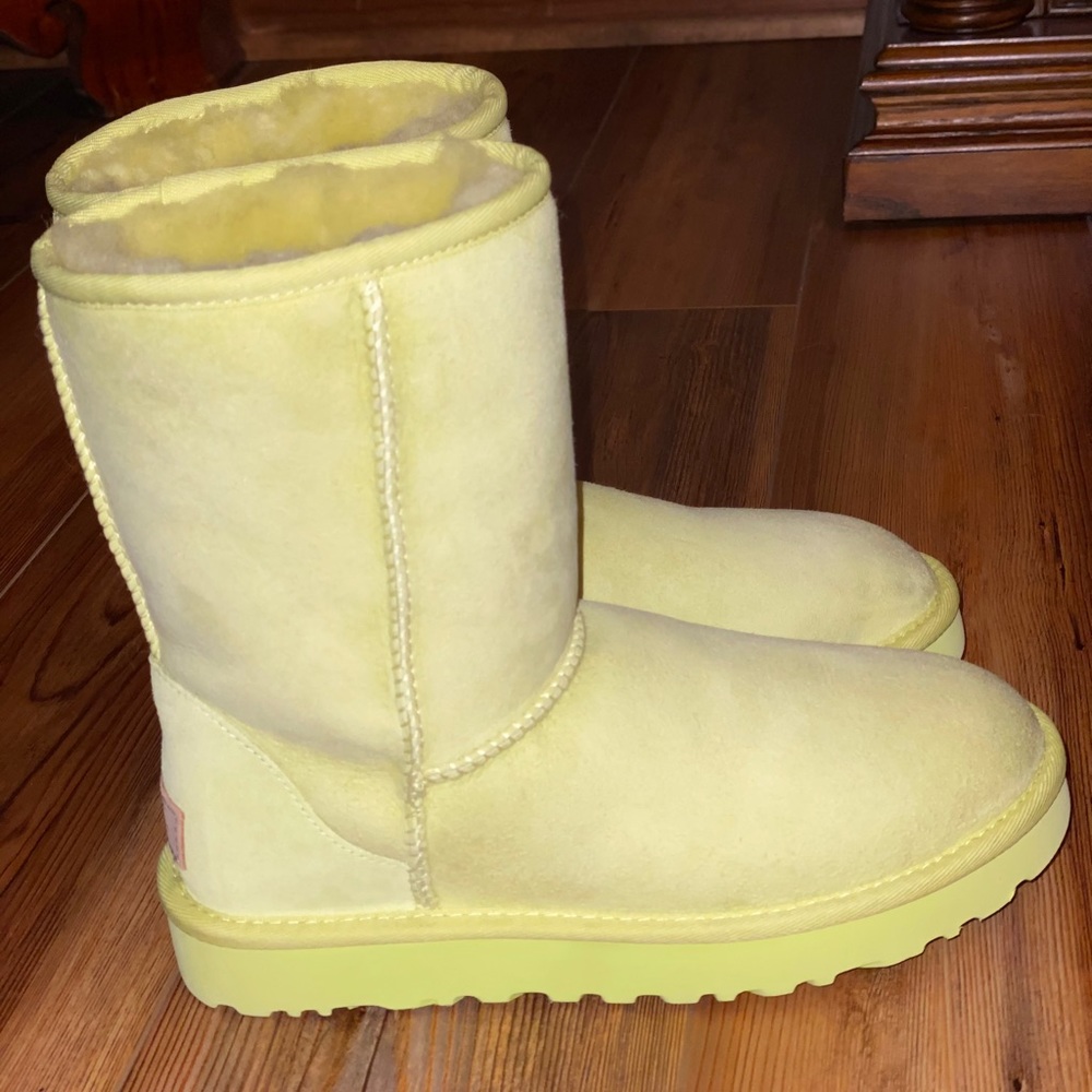 Women’s size 6 Classic Ugg Boots